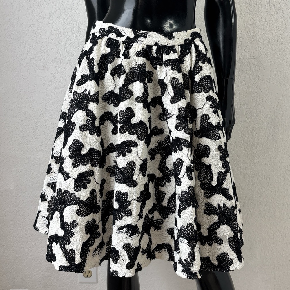 Alice + Olivia Black and White A-Line Floral Brocade Skirt